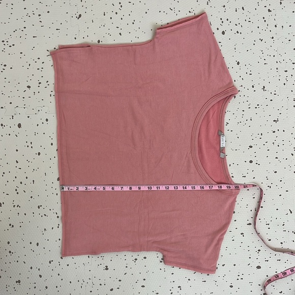 💘 ATHLETA - SOFT PINK UNWIND CROP SHORT SLEEVE SWEATSHIRT OVERSIZED TOP - Picture 2 of 6